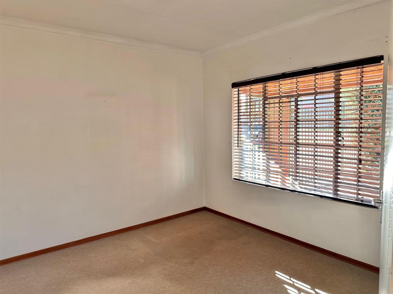 Modern 3-Bedroom Unit in Secure Central Complex with Private Garden