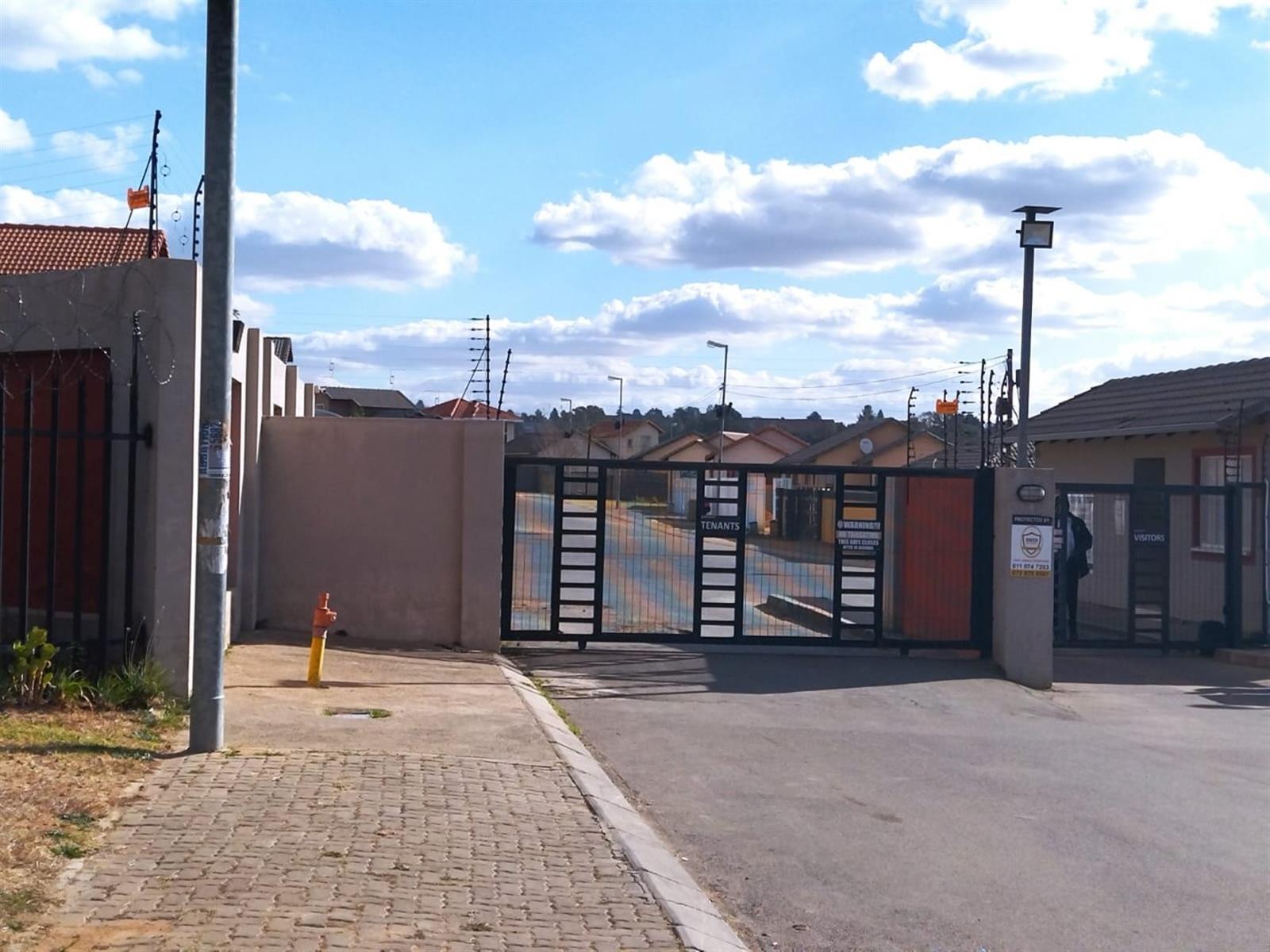 2 Bedroom House For Sale in Kya Sands Estate, Randburg