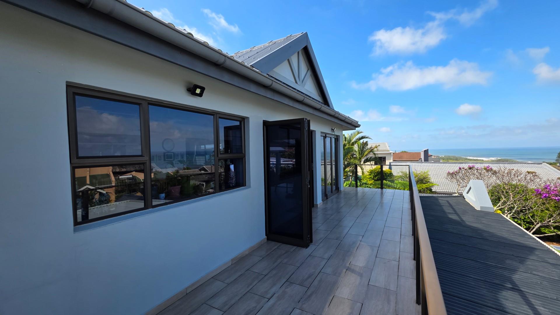 Immaculate 5 bedroom Family Home For Sale in Manaba Beach
