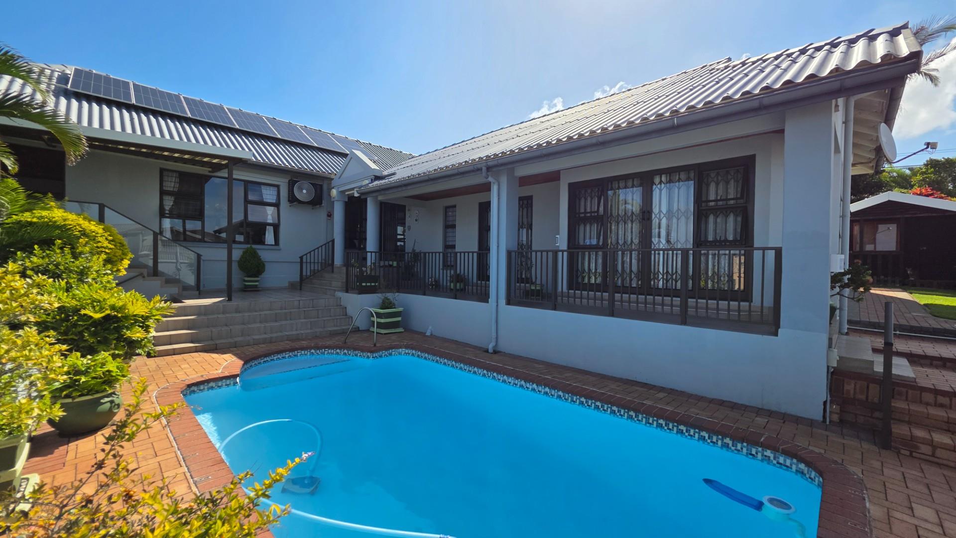 Immaculate 5 bedroom Family Home For Sale in Manaba Beach