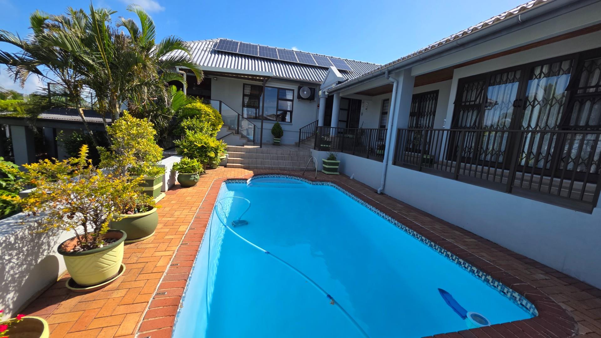 Immaculate 5 bedroom Family Home For Sale in Manaba Beach