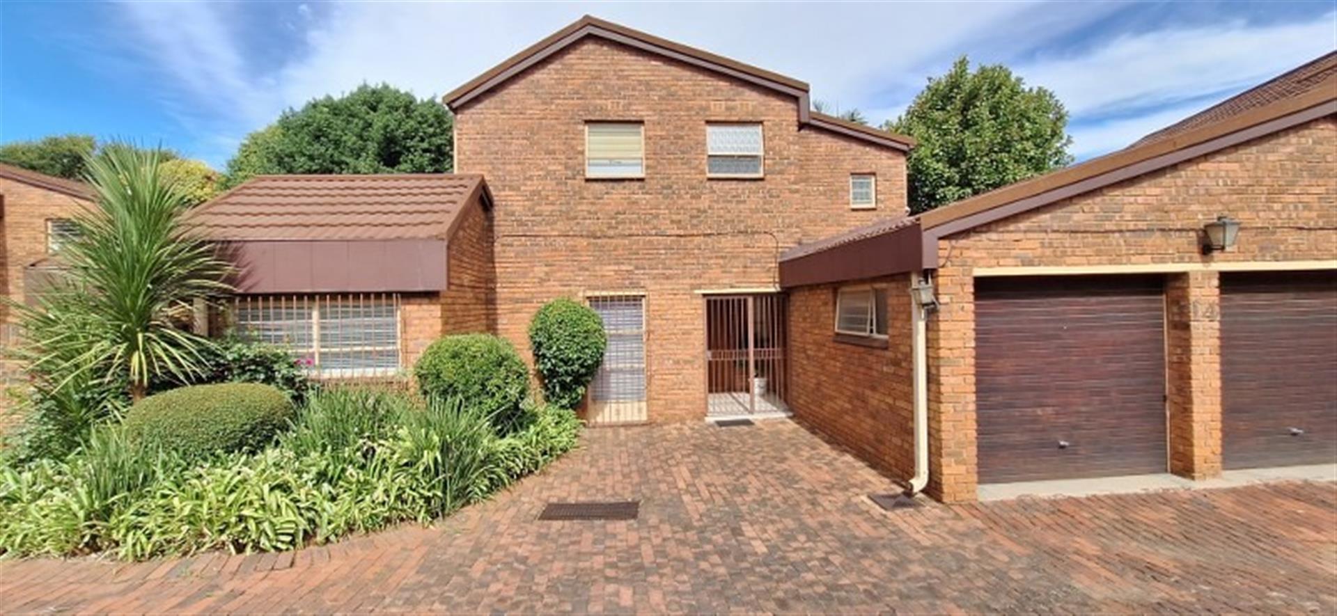 Beautiful 2 bed 2 bath townhouse in sought after Sandton Central