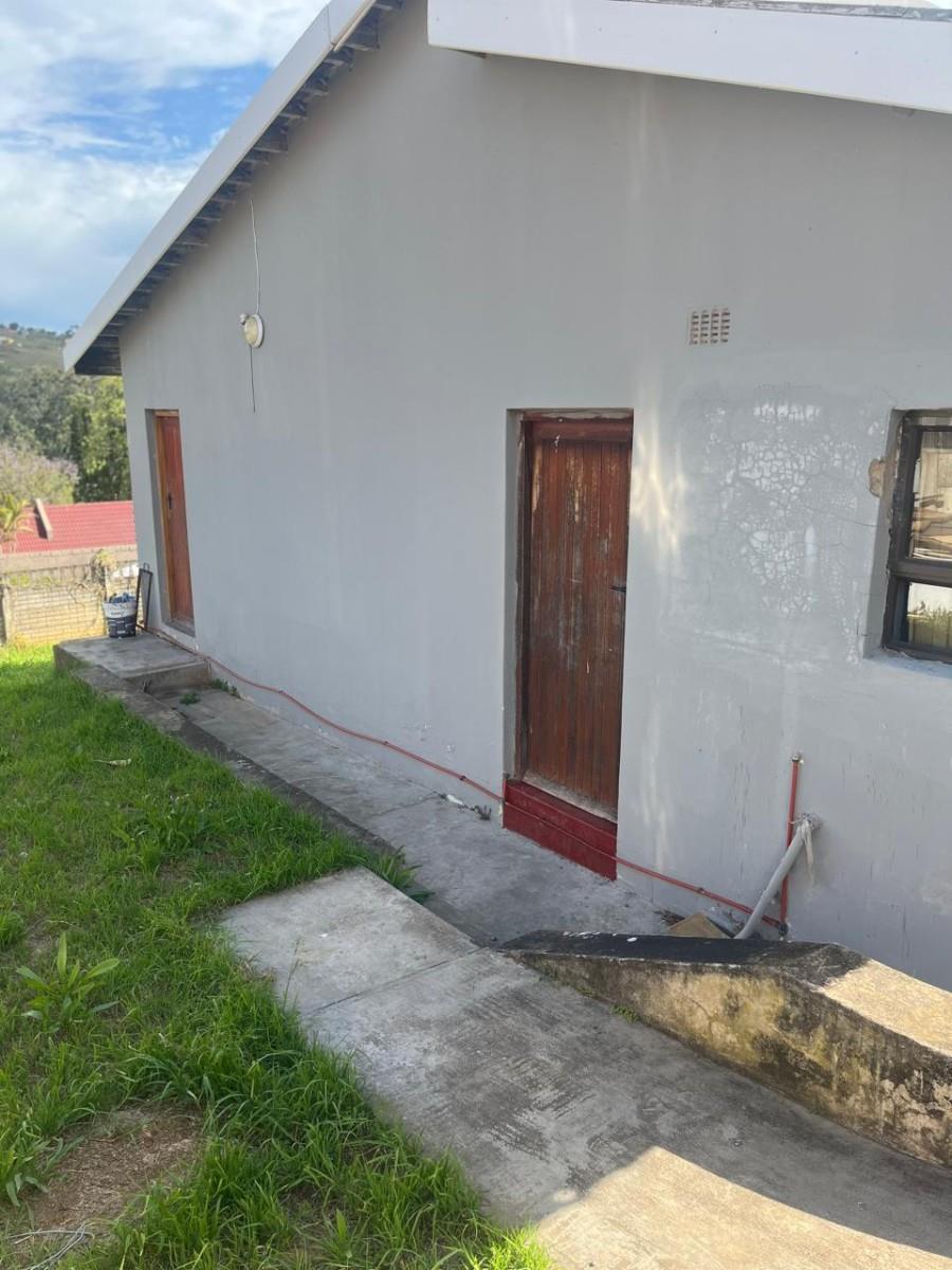 Spacious home with separate outside building on 1 160 sqm