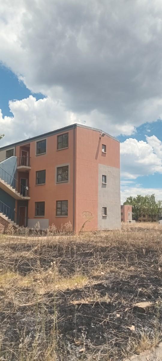 Apartment For Sale in Madadeni J, Madadeni, Newcastle, KwaZulu Natal
