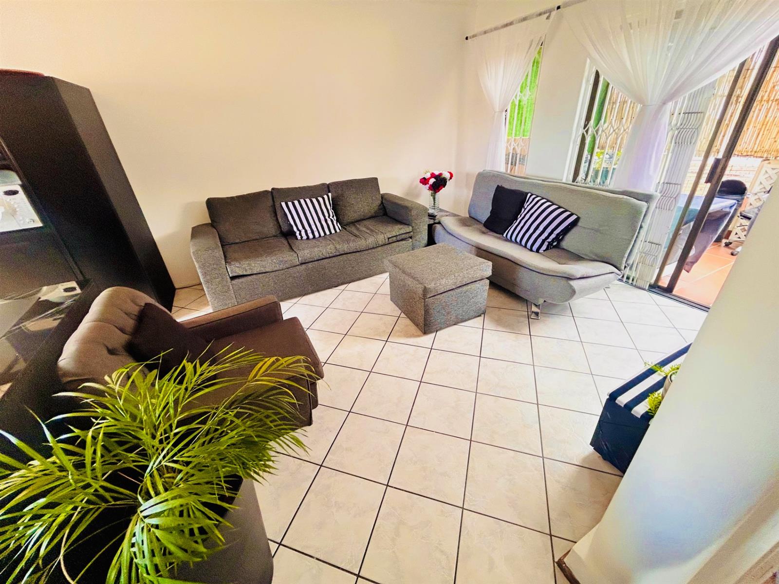2 Bedroom 2 Bathroom Townhouse for Sale in Mondeor