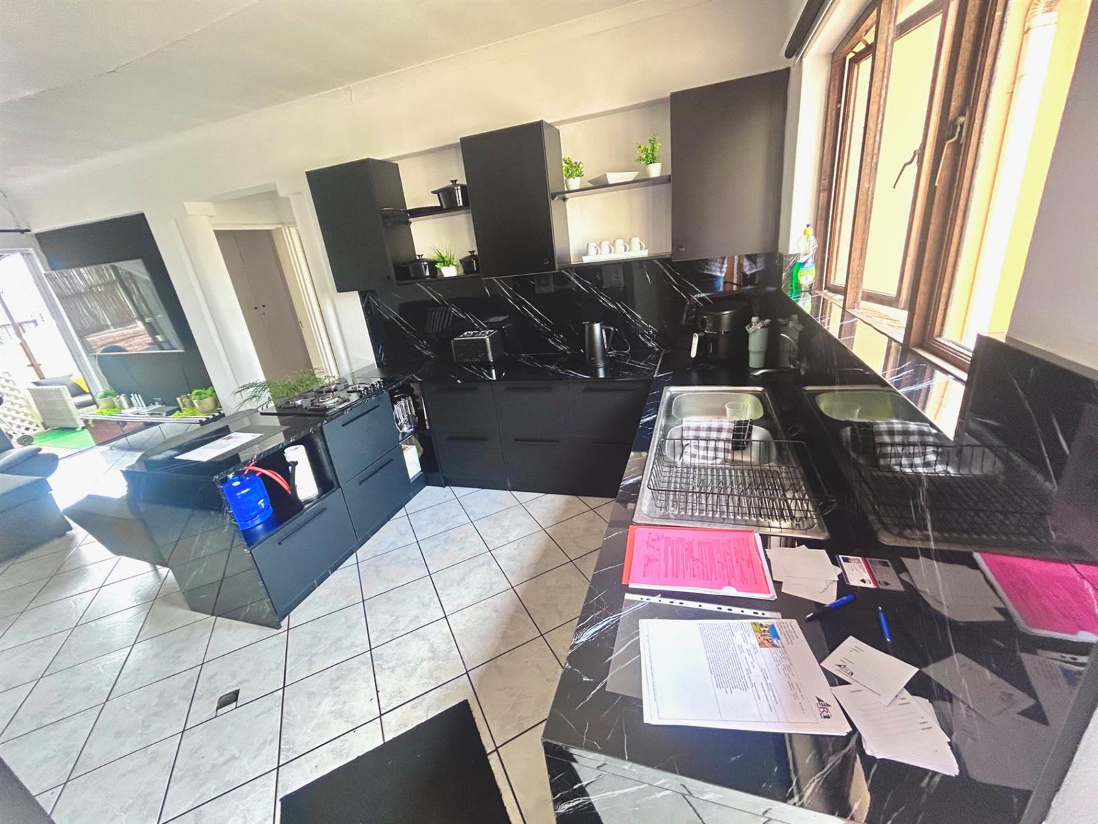 2 Bedroom 2 Bathroom Townhouse for Sale in Mondeor