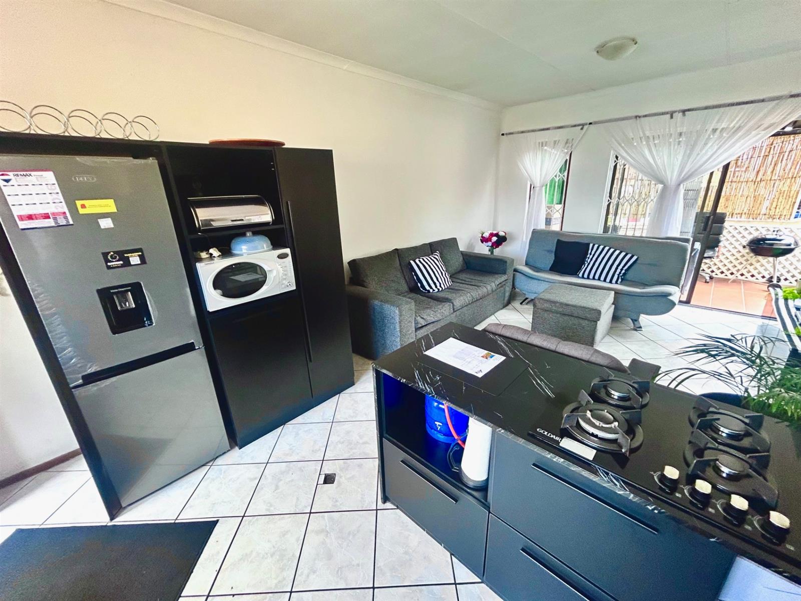 2 Bedroom 2 Bathroom Townhouse for Sale in Mondeor