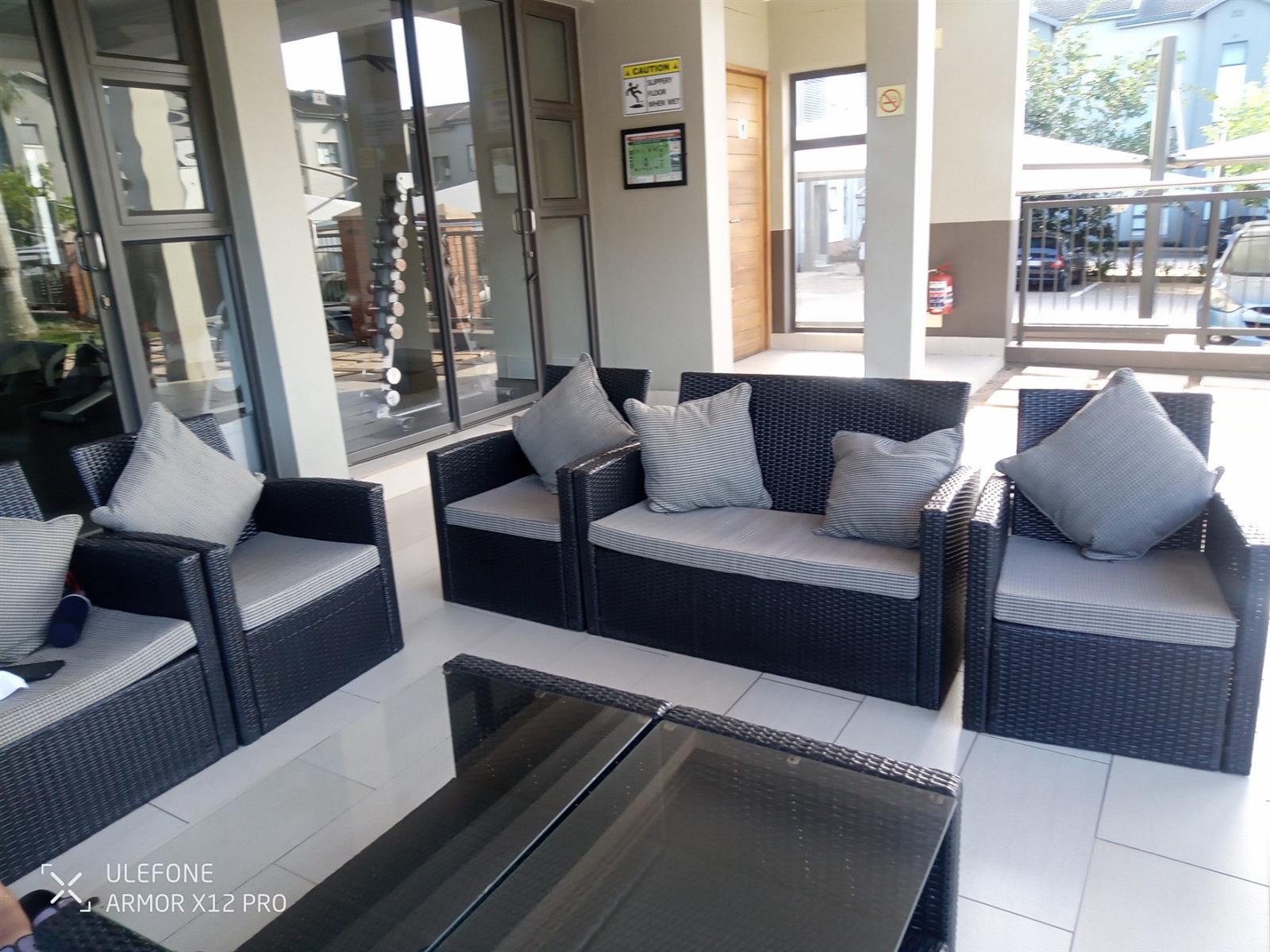 Beautiful open plan spacious apartment opposite bowling and tennis courts