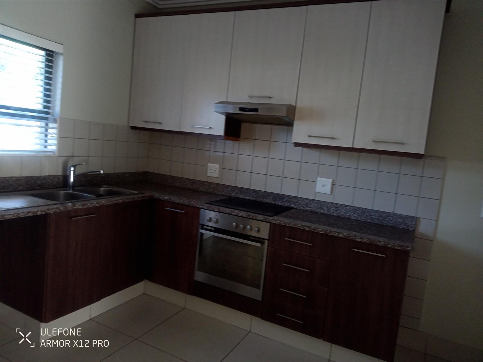 Beautiful open plan spacious apartment opposite bowling and tennis courts