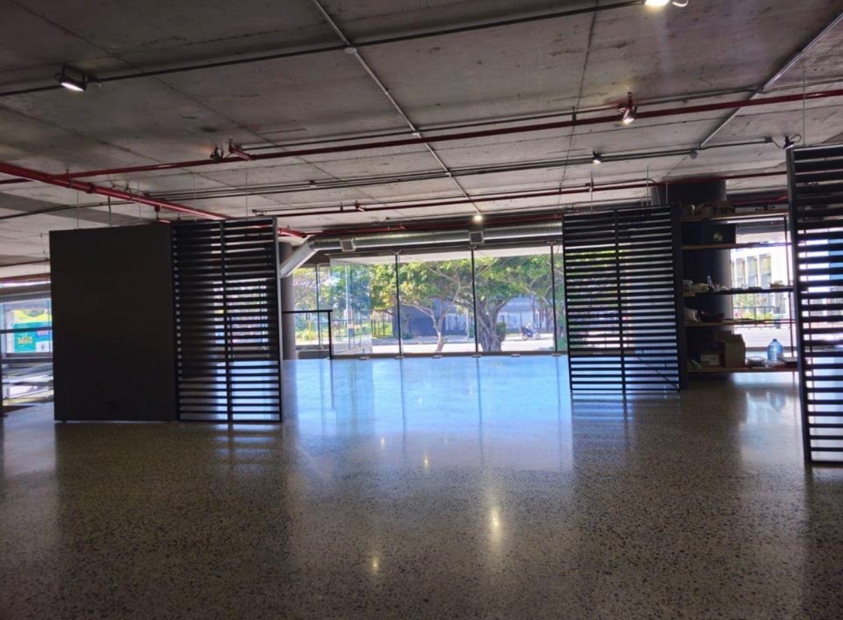 Motor Showroom- Retail Space To Rent in Foreshore, Cape Town 3