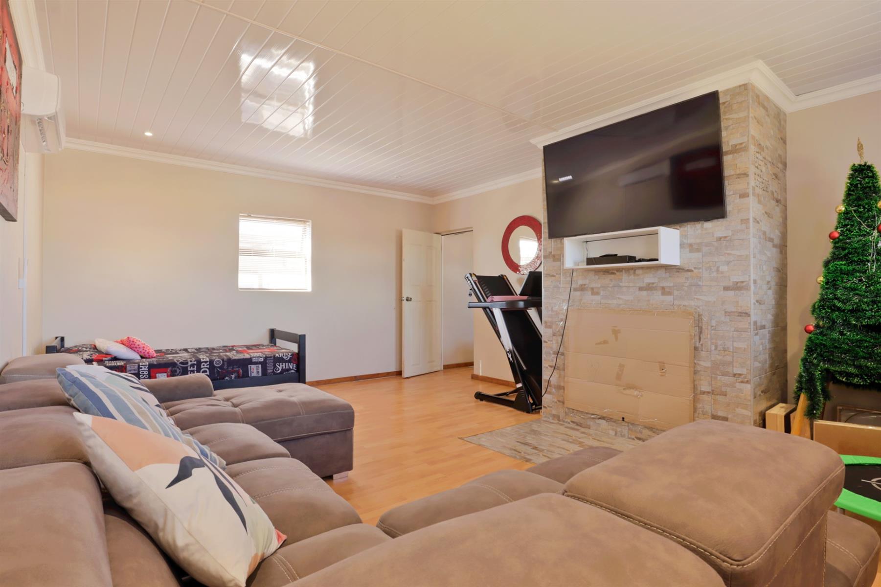 House for sale in Darling, 300 m²