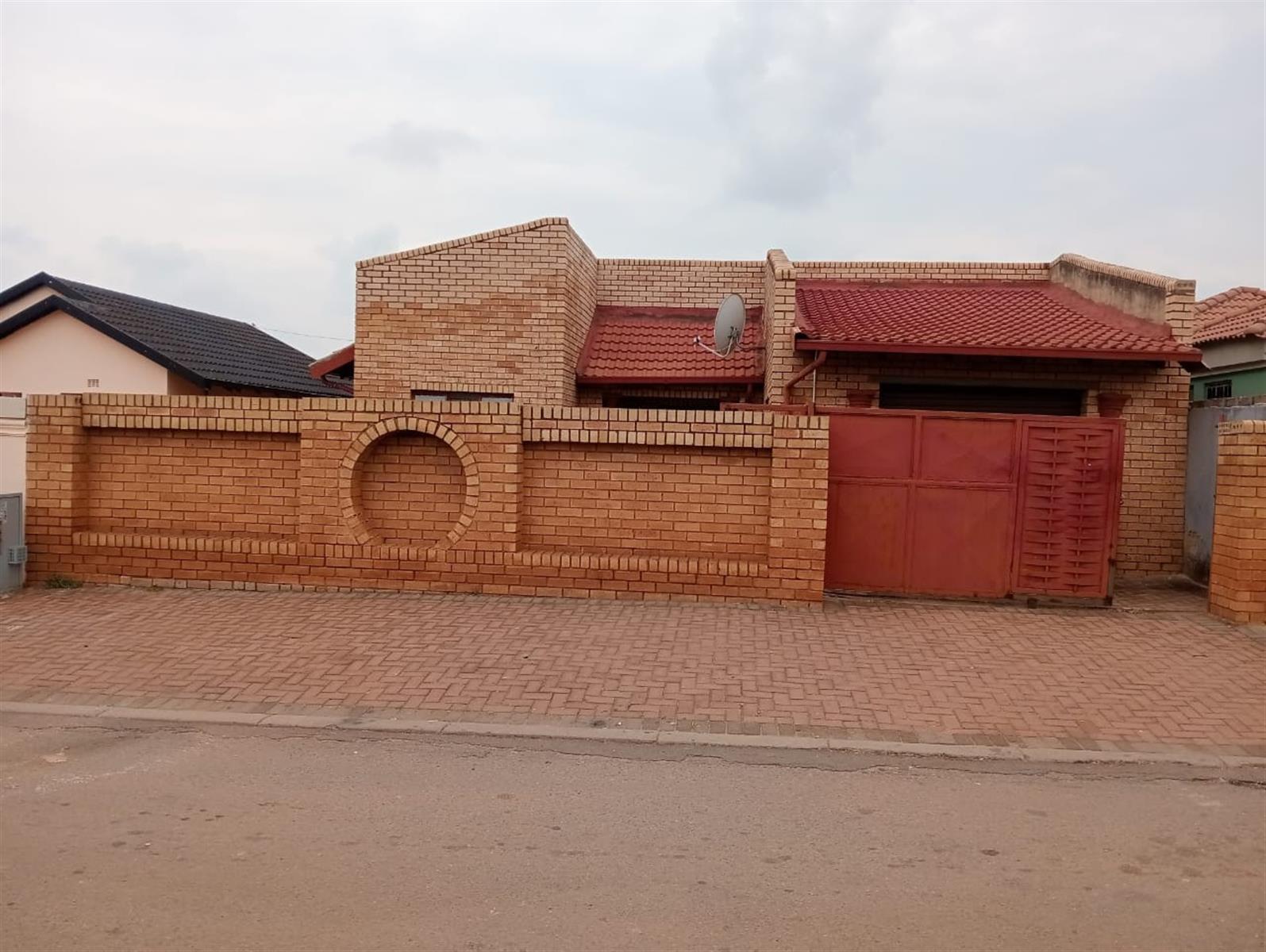 House For Sale in Protea Glen EXT 11, Soweto