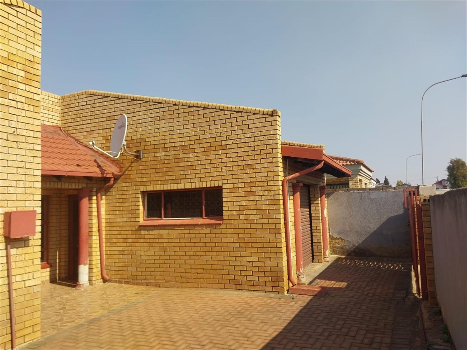 House For Sale in Protea Glen EXT 11, Soweto