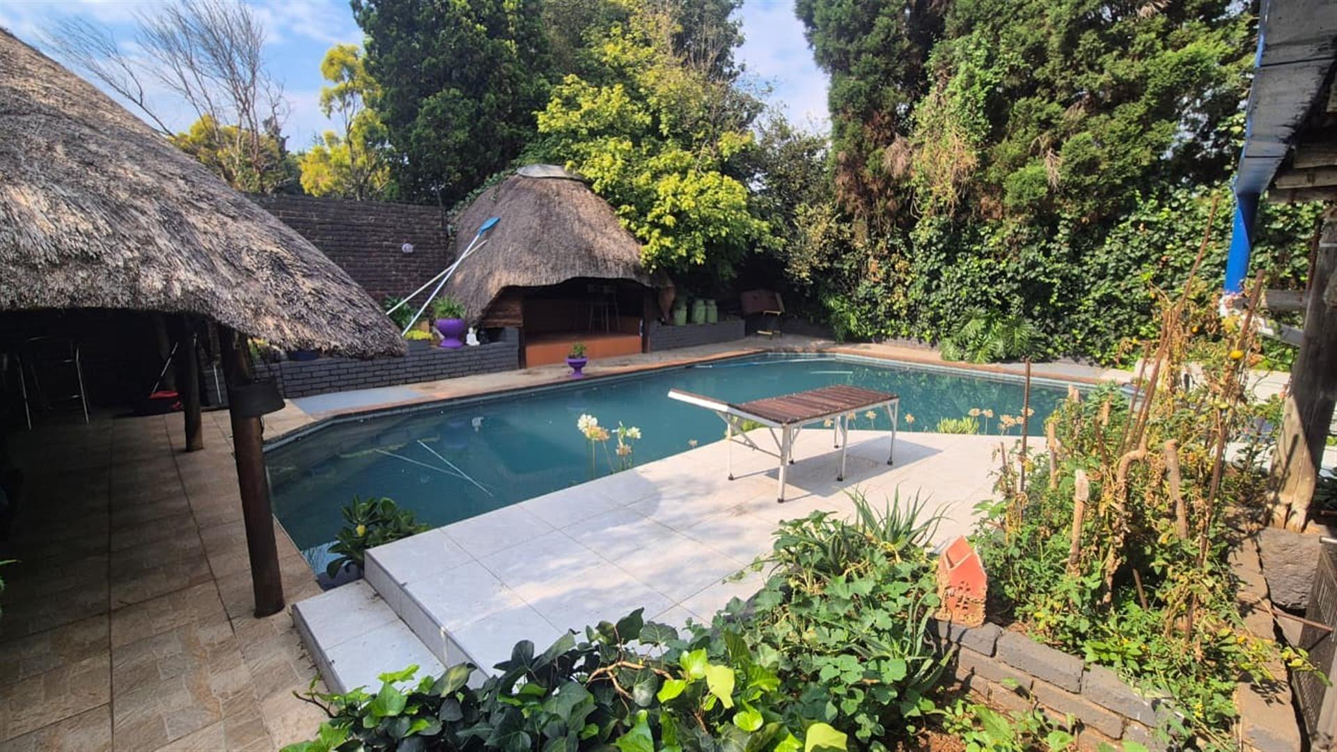 Four bedroom house in enclosed area in Sunward Park