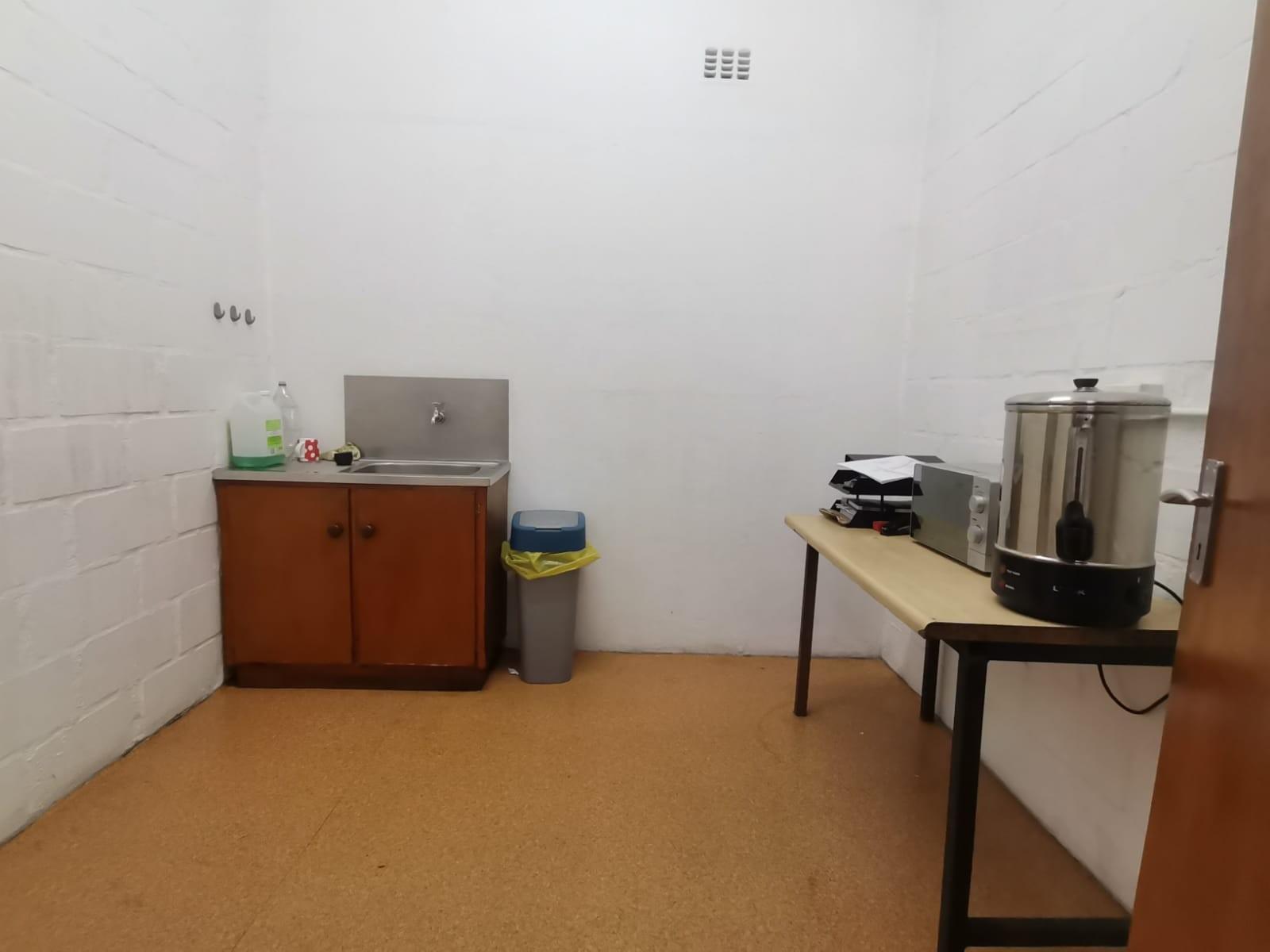 Industrial Warehouse / Workshop to rent in Paarl