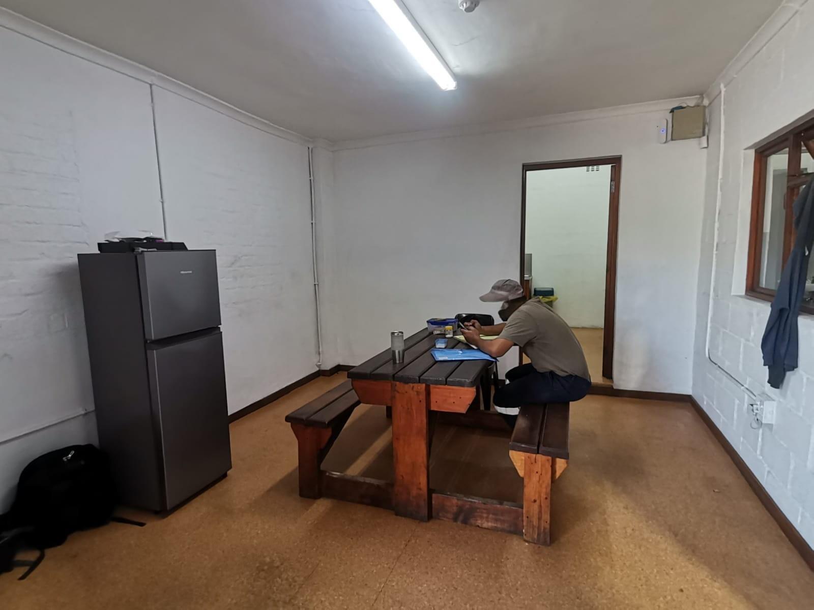 Industrial Warehouse / Workshop to rent in Paarl
