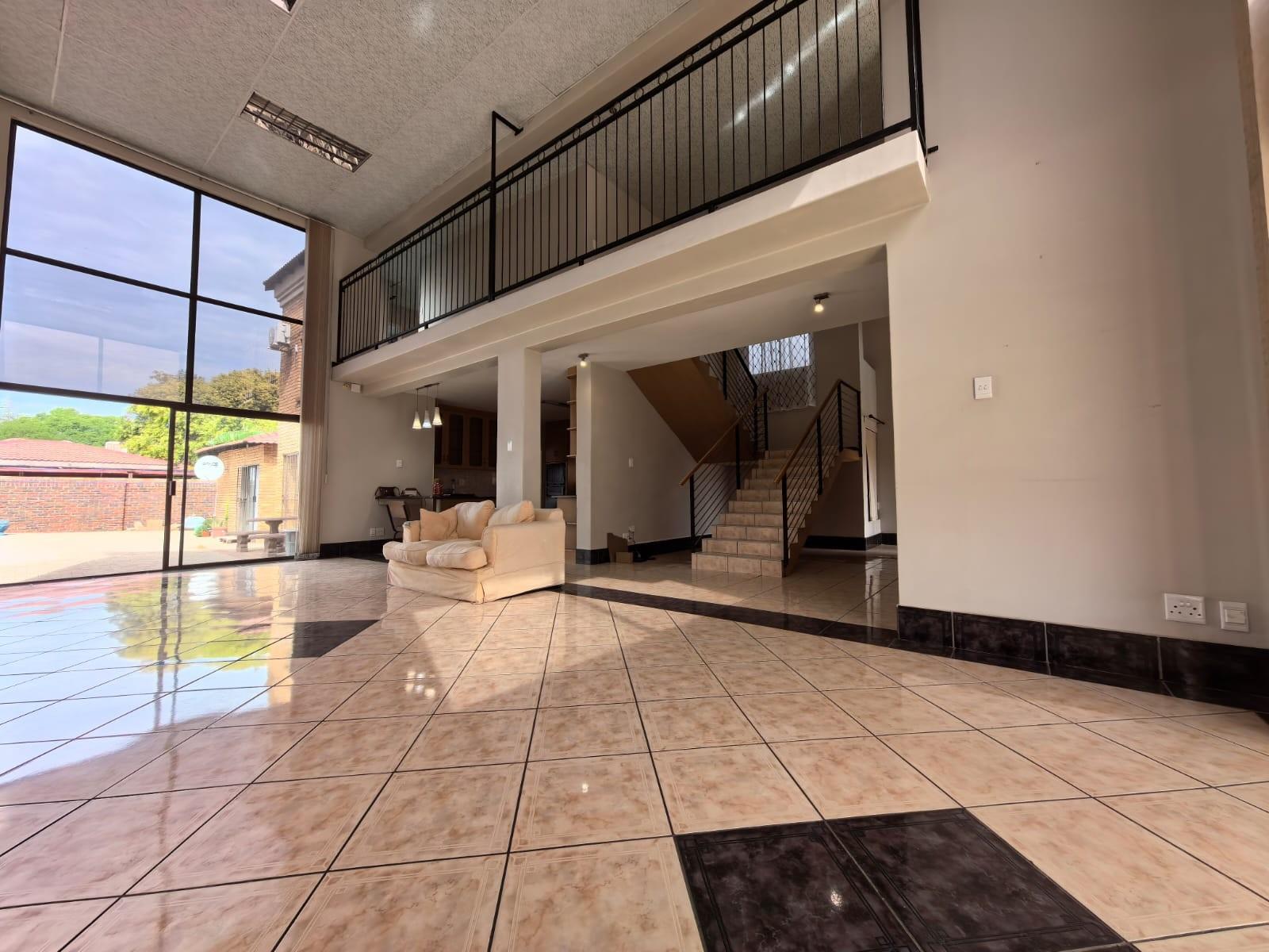Prestigious 4 Bedroom Double-Storey House with FLATLET - Roylglen Gardens
