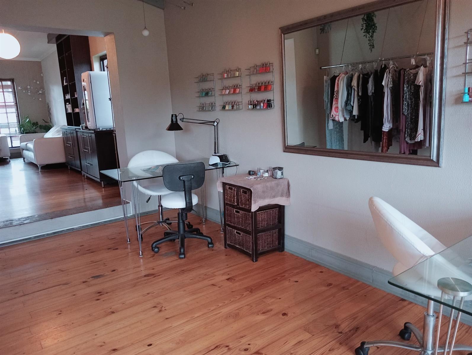 COMMERCIAL PROPERTY - PRIME LOCATION