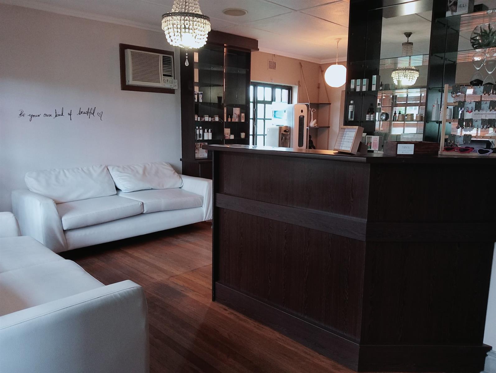 COMMERCIAL PROPERTY - PRIME LOCATION
