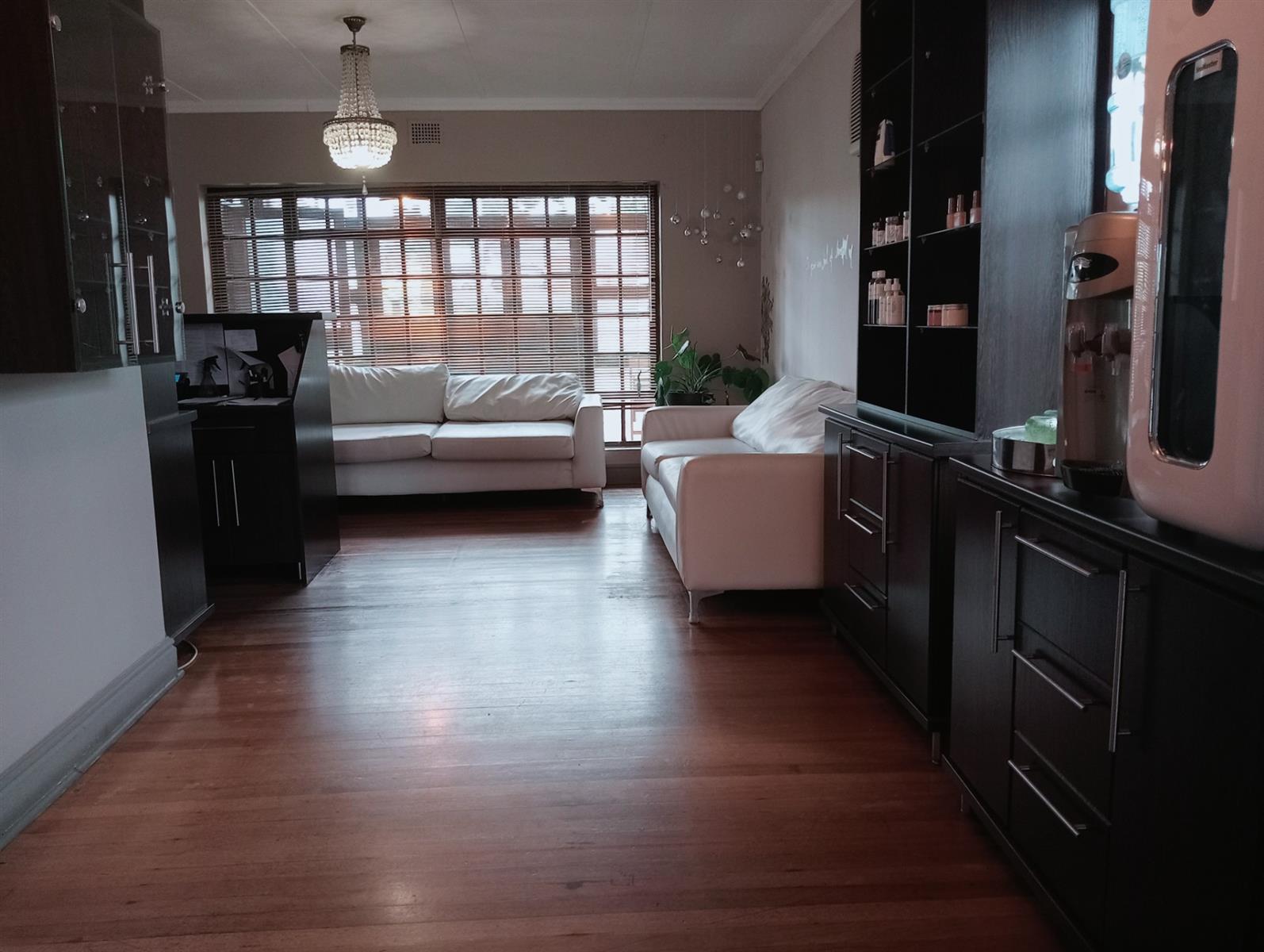 COMMERCIAL PROPERTY - PRIME LOCATION