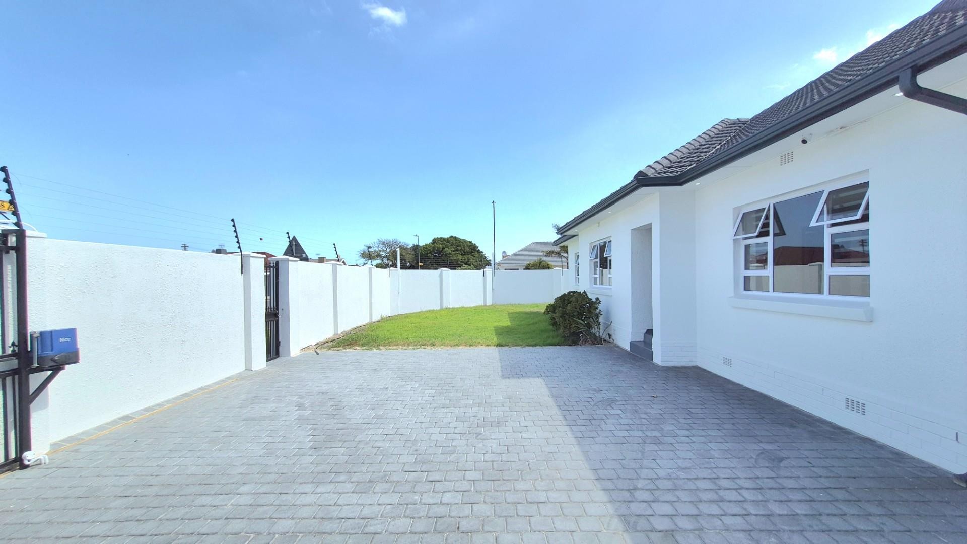 High-Yield Investment Opportunity - Dual-Dwelling with Expansion Potential in Thornton