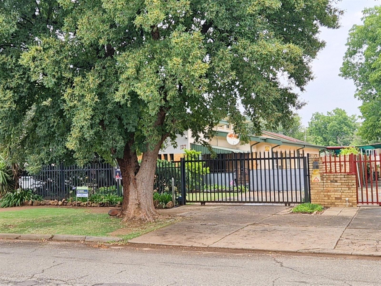 Spacious Family Home with 2 Flatlets on Expansive 2056m² Stand in Potchefstoom Central