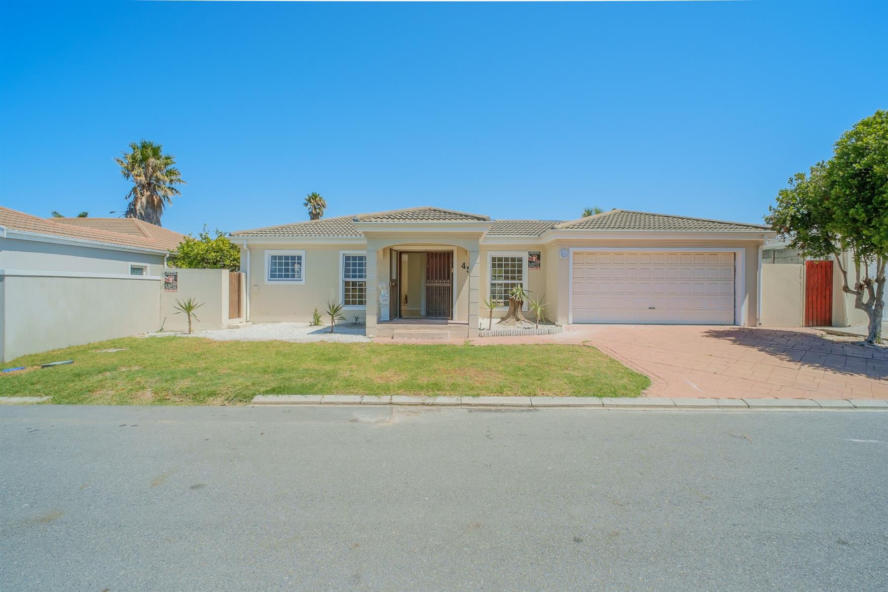 House for sale in Parklands, Blouberg, 135 m²