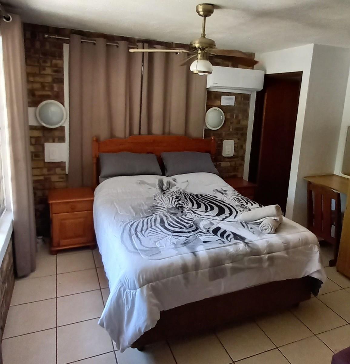 CUTE AND COSY ONE BEDROOM HOME IN THE HEART OF MARLOTH PARK