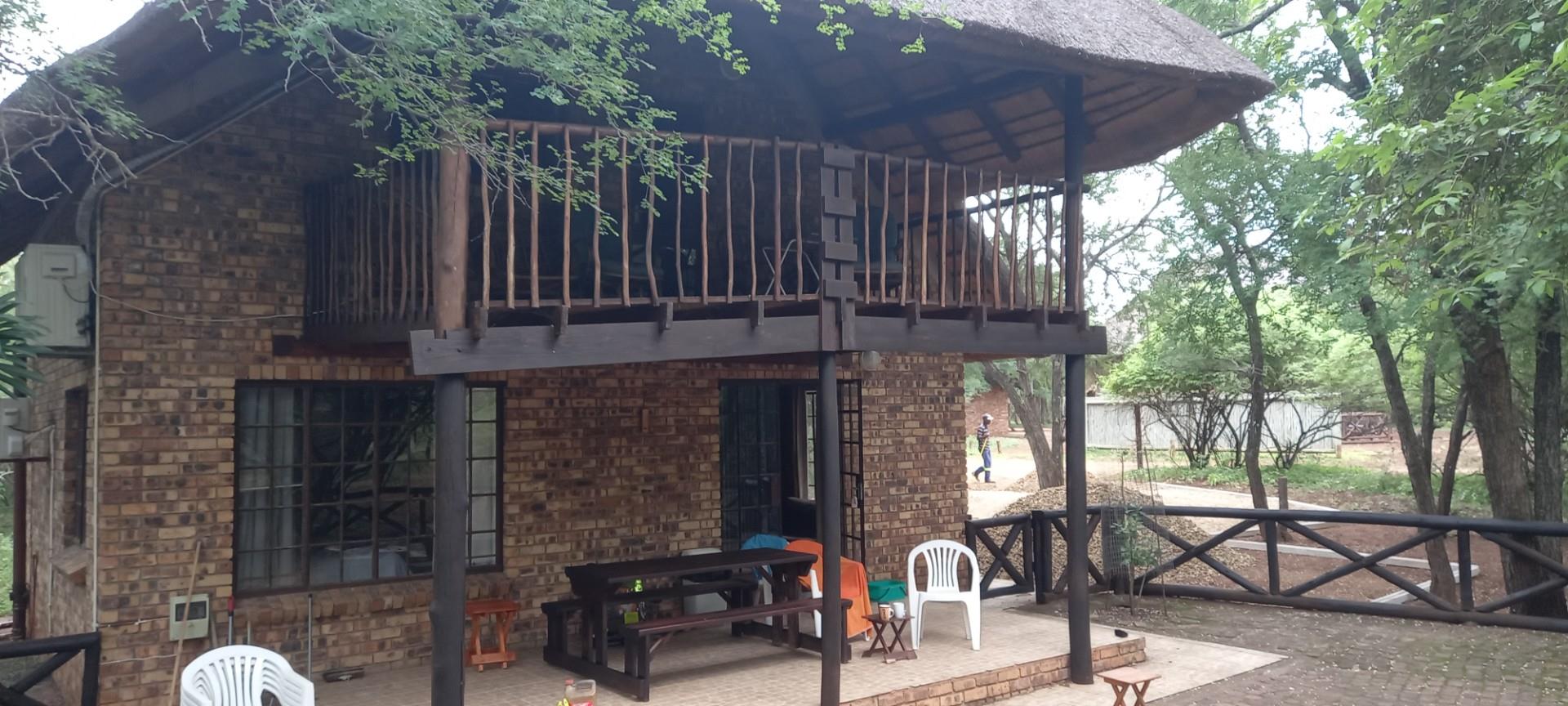 CUTE AND COSY ONE BEDROOM HOME IN THE HEART OF MARLOTH PARK