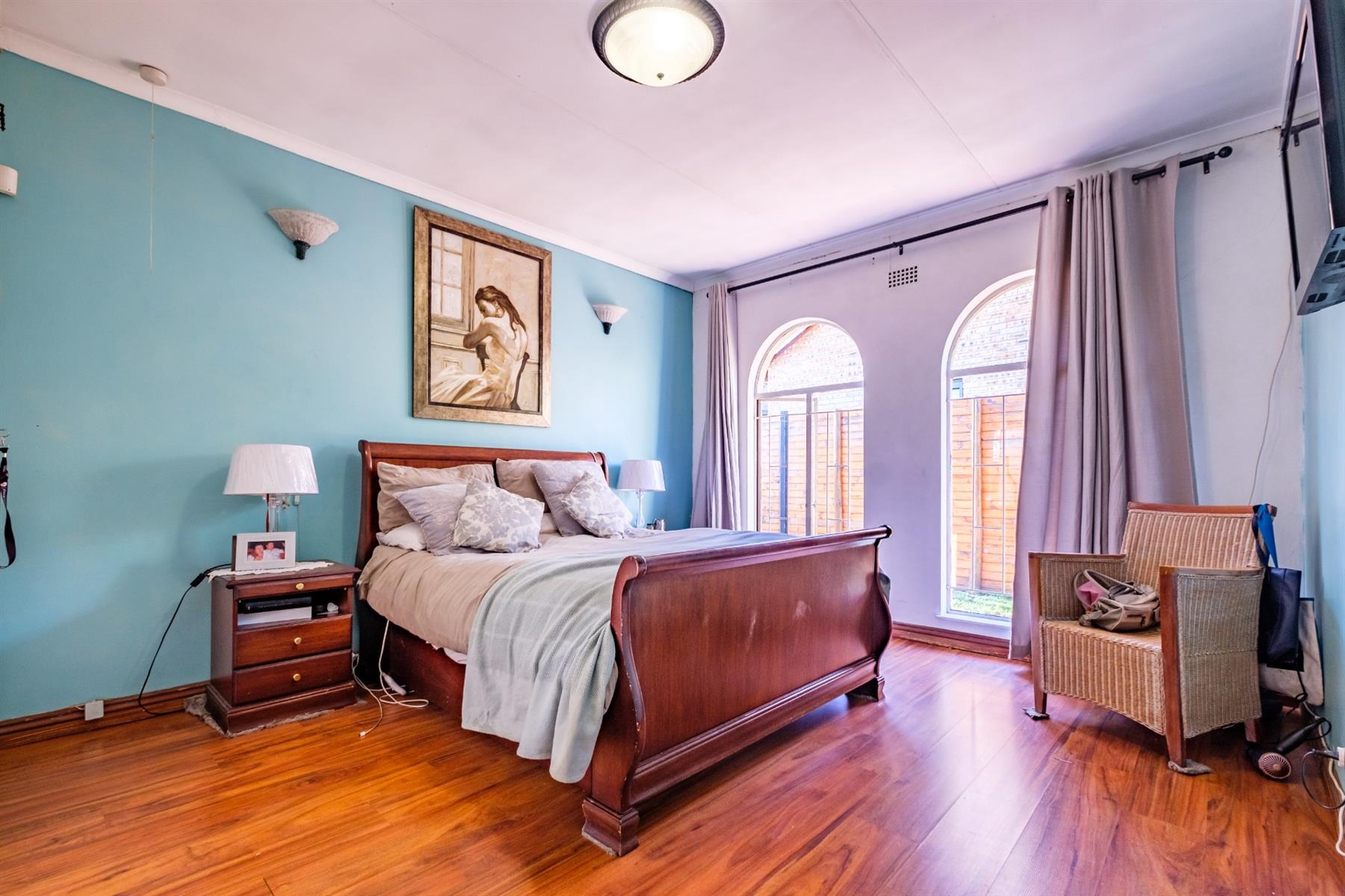 3 bedroom house with 2 bedroom flat