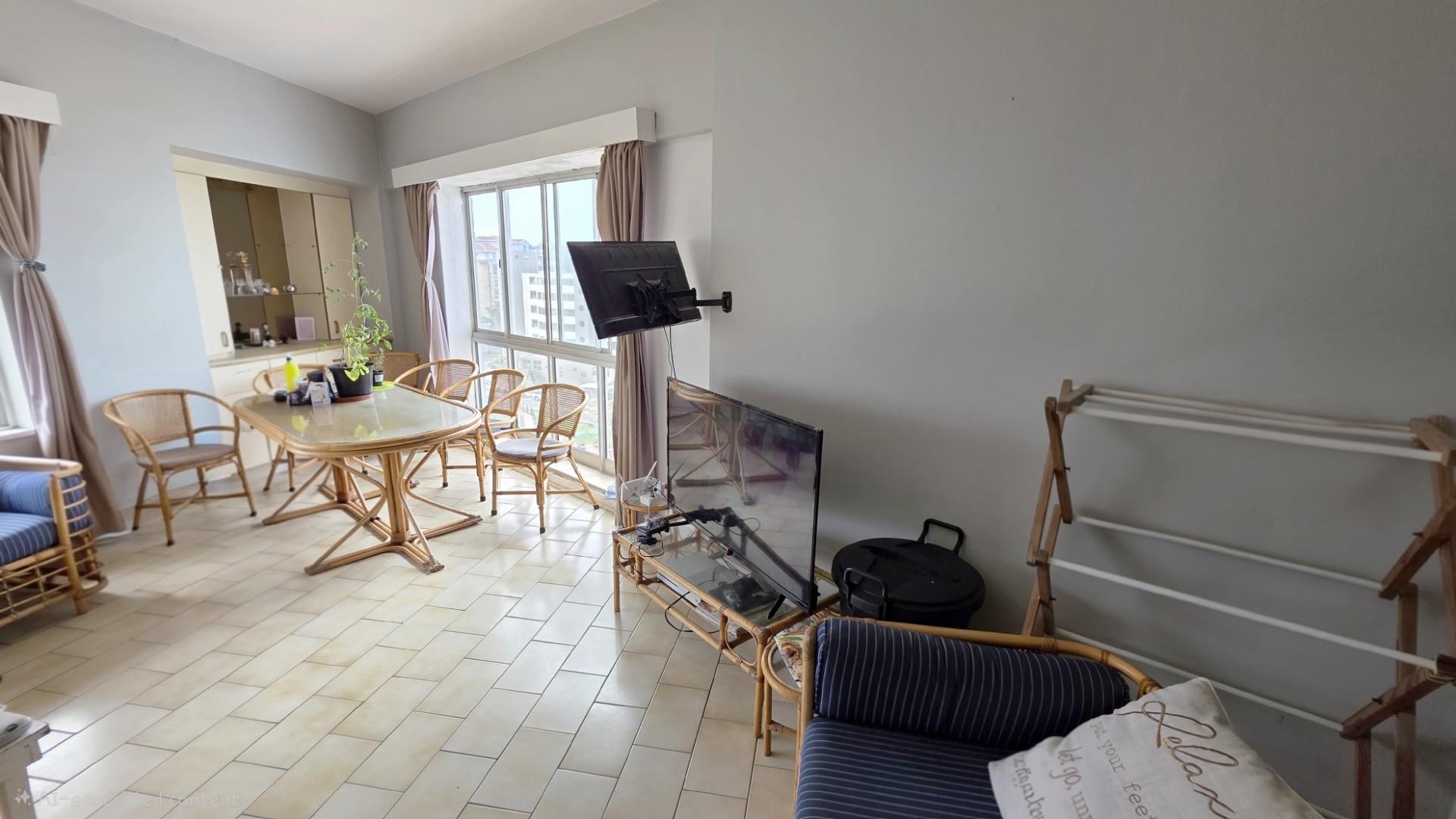 Lovely 2 bedroom, 2 bathroom Beachfront apartment on the Margate Golden Mile