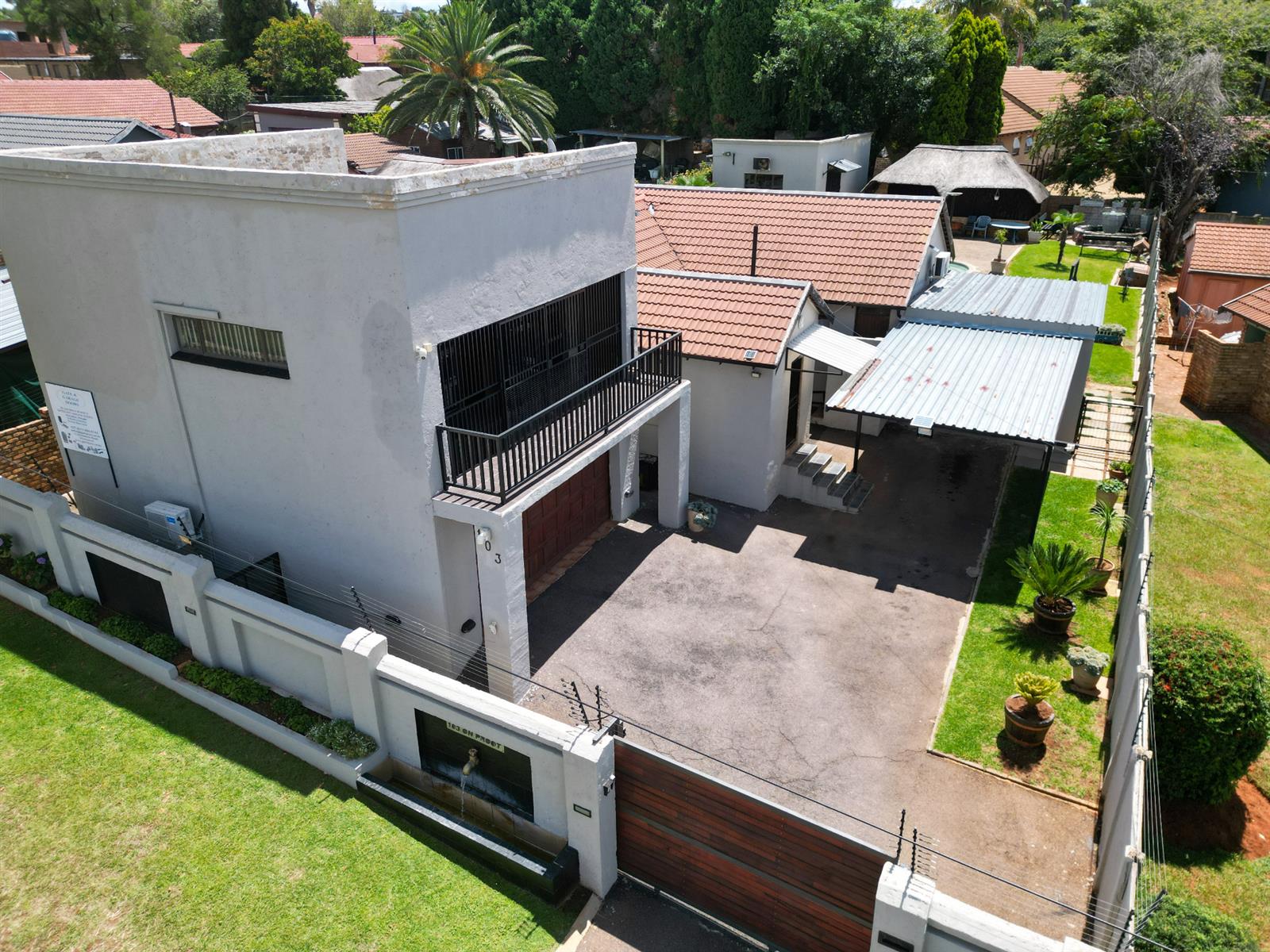 House for sale in Witpoortjie, Roodepoort, 350 m²