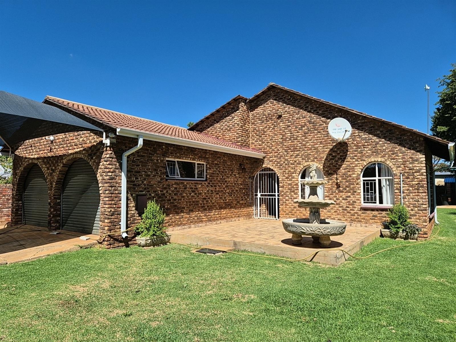 3 Bedroom House for Sale in Die Bult - Prime Student Investment - Walking Distance to NWU