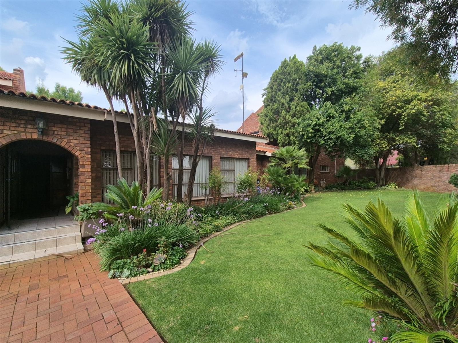 8-Bedroom Luxury Property for Sale in Grimbeeck Park, Potchefstroom