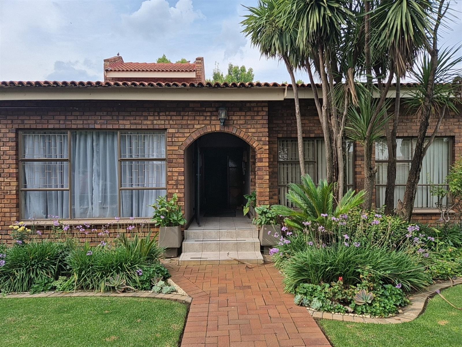 8-Bedroom Luxury Property for Sale in Grimbeeck Park, Potchefstroom