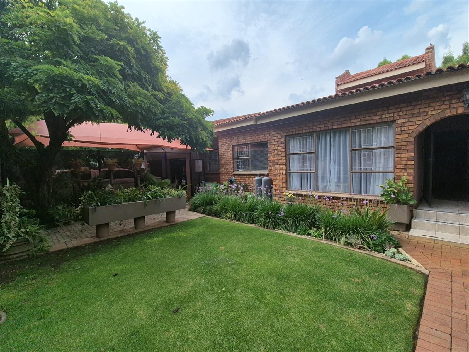 8-Bedroom Luxury Property for Sale in Grimbeeck Park, Potchefstroom