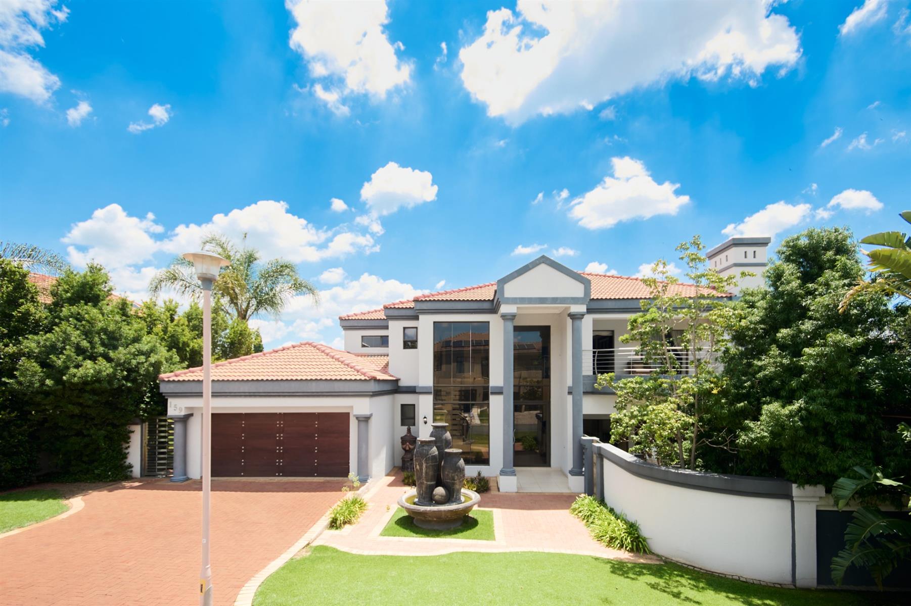 4 Bedroom House for Sale in Blue Hills