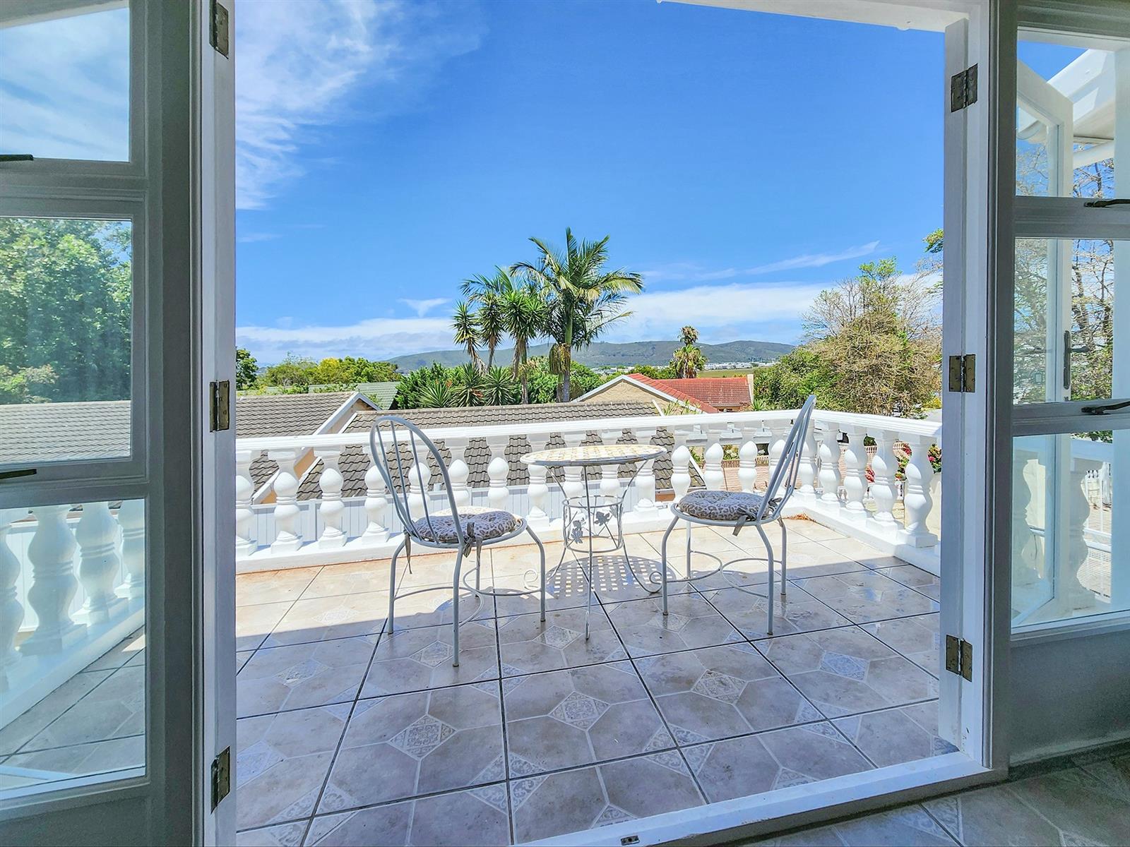 3 Bedroom House in Costa Sarda Walking Distance to Lagoon