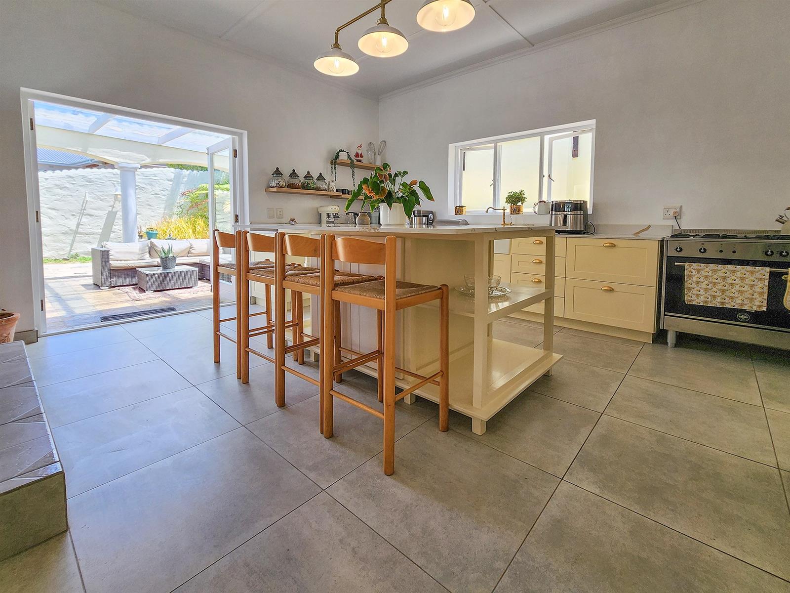3 Bedroom House in Costa Sarda Walking Distance to Lagoon