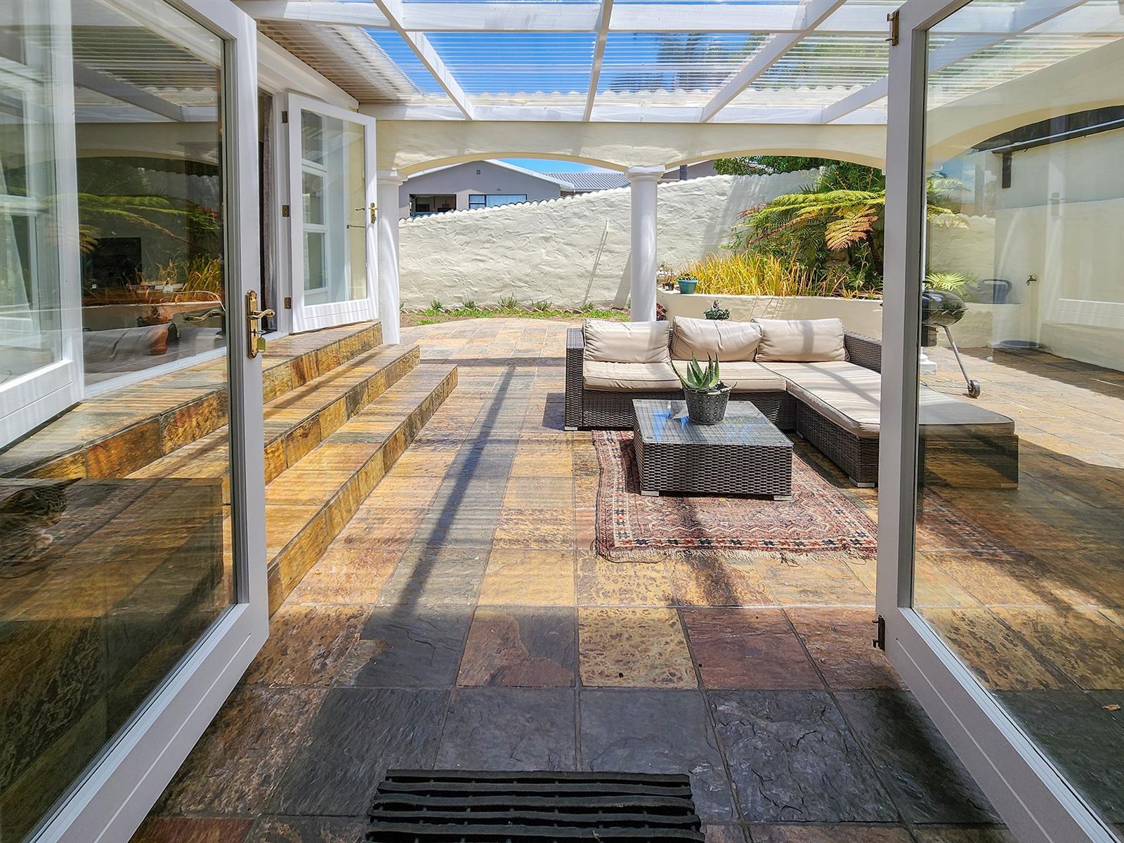 3 Bedroom House in Costa Sarda Walking Distance to Lagoon
