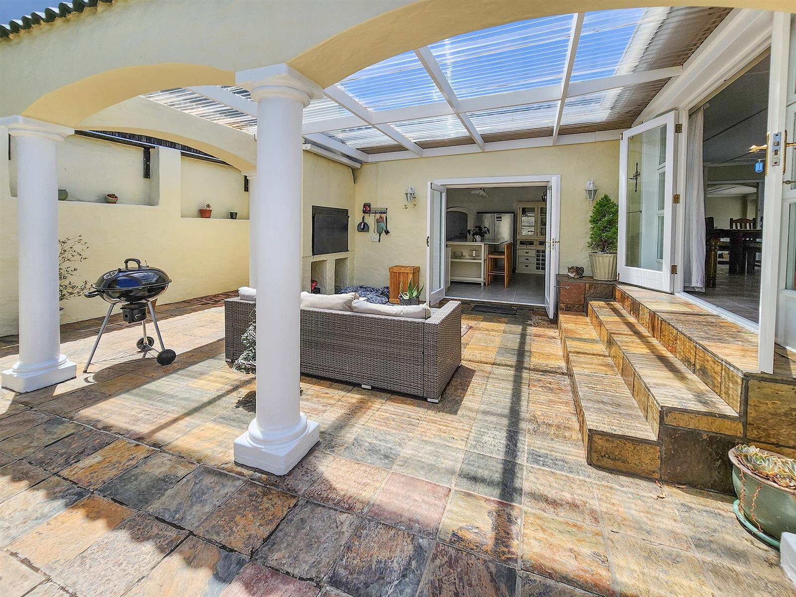 3 Bedroom House in Costa Sarda Walking Distance to Lagoon