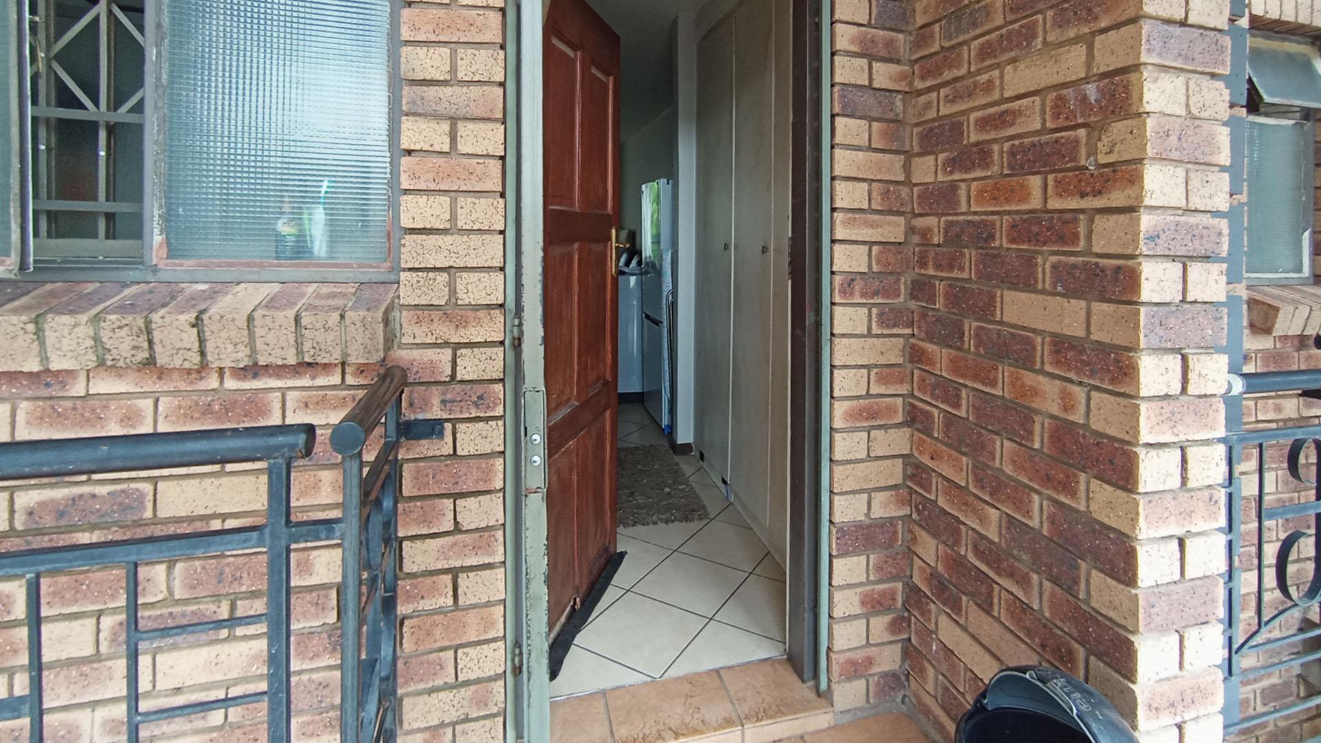 Bachelor Apartment for Sale in Sagewood