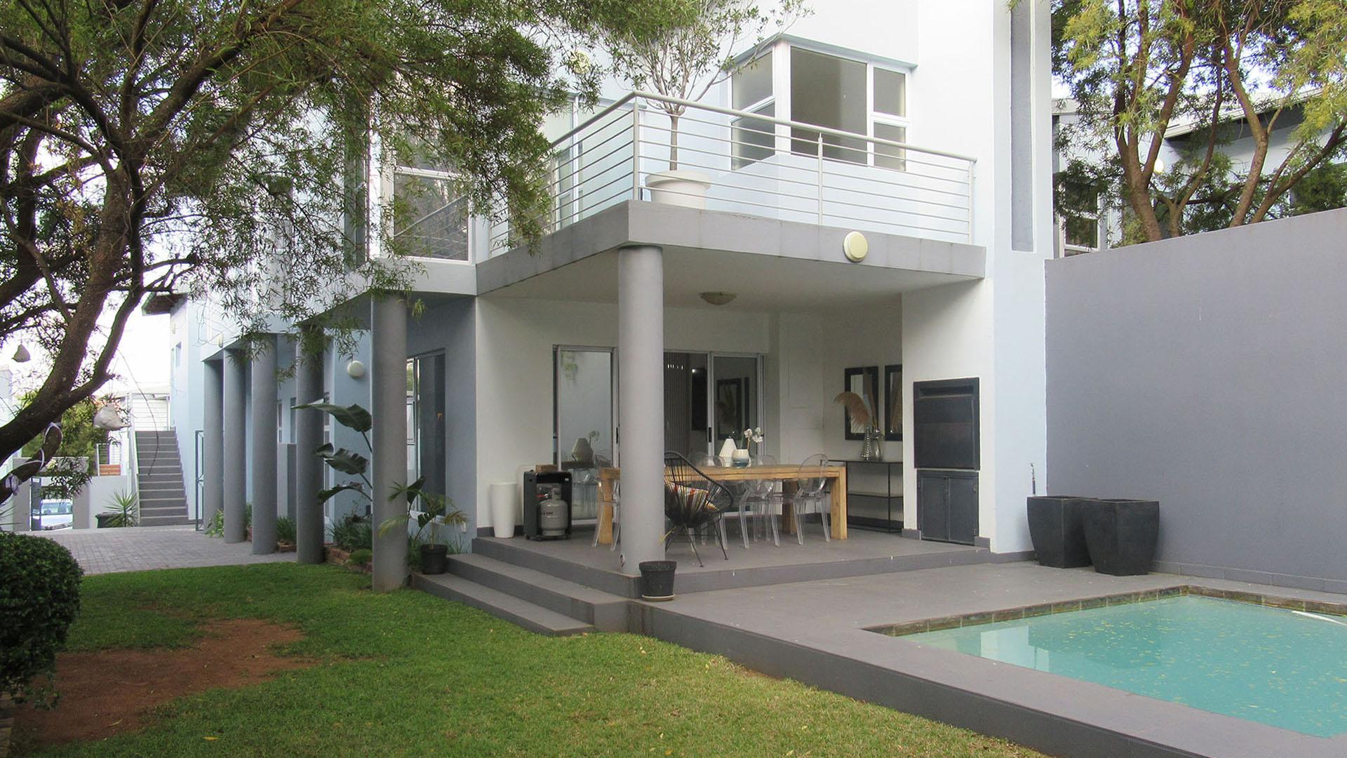 A beautiful 4bed, 3baths home in Ferndale, Randburg