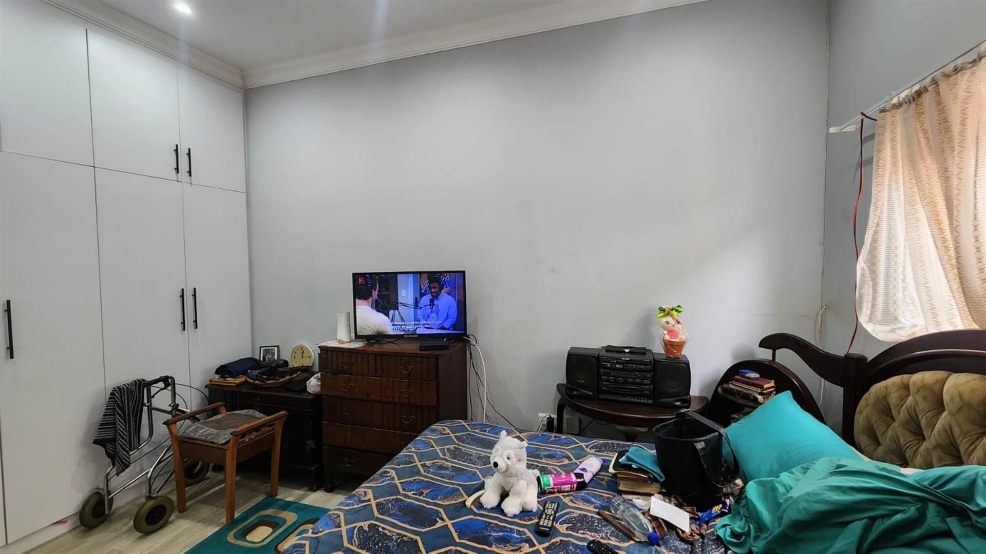 Secure Bachelor Apartment for Sale in Selection Park, Springs