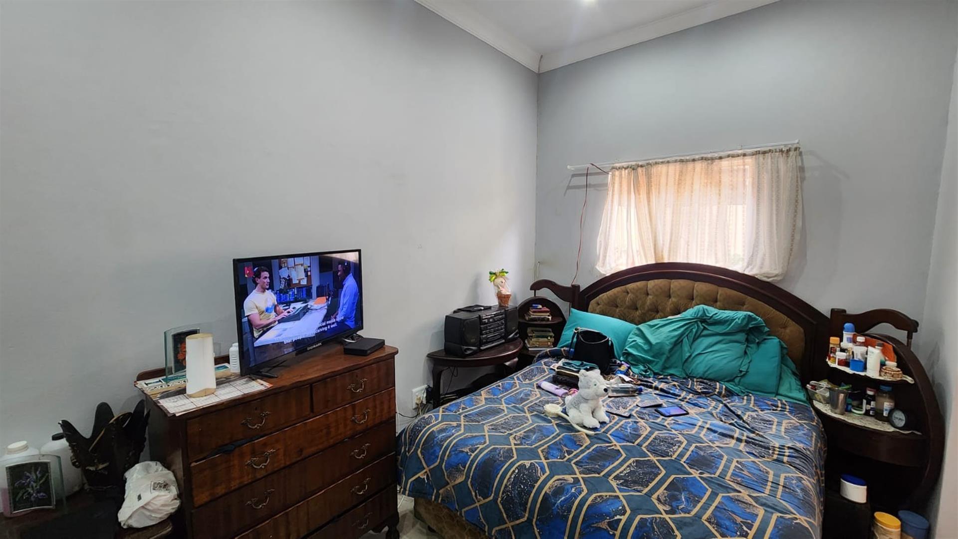 Secure Bachelor Apartment for Sale in Selection Park, Springs