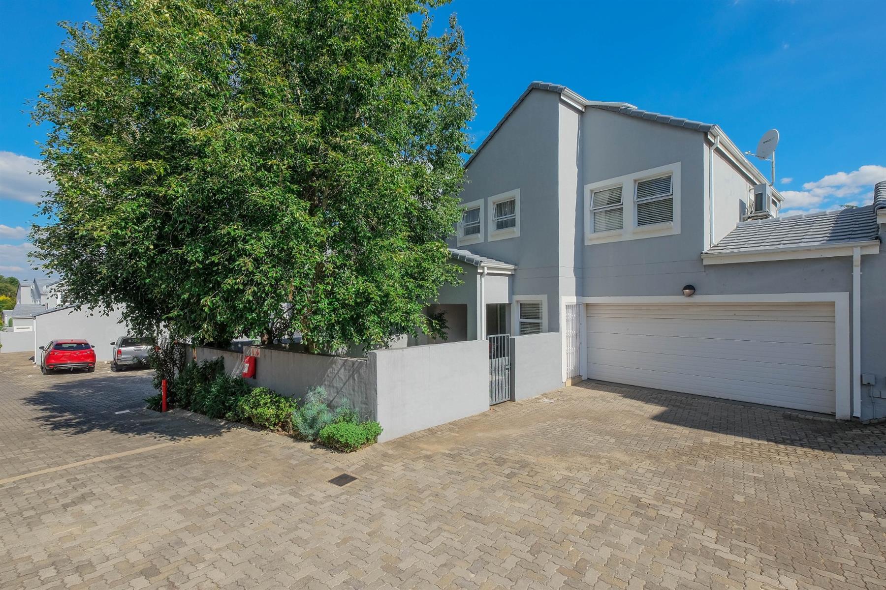 Exceptional 3-Bedroom Home in Boskruin with Premium Finishes, Solar and Double Garage