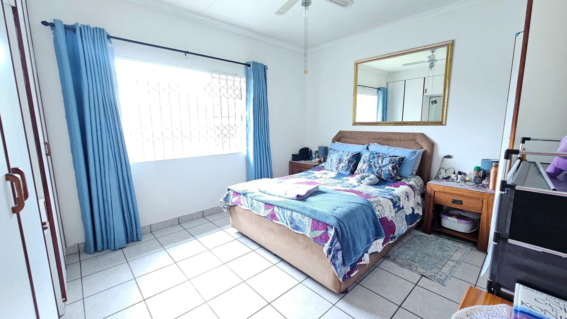 Solar-Assisted, Pet-Friendly Three Bedroom Townhouse with Private Garden in Manaba Beach