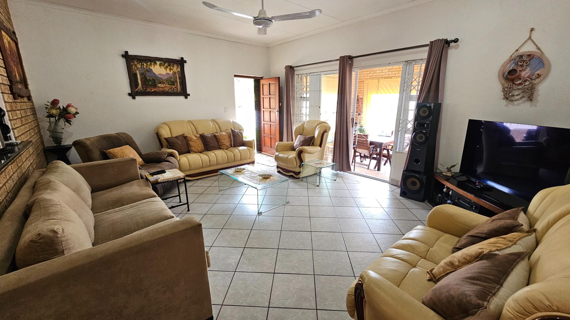 Solar-Assisted, Pet-Friendly Three Bedroom Townhouse with Private Garden in Manaba Beach