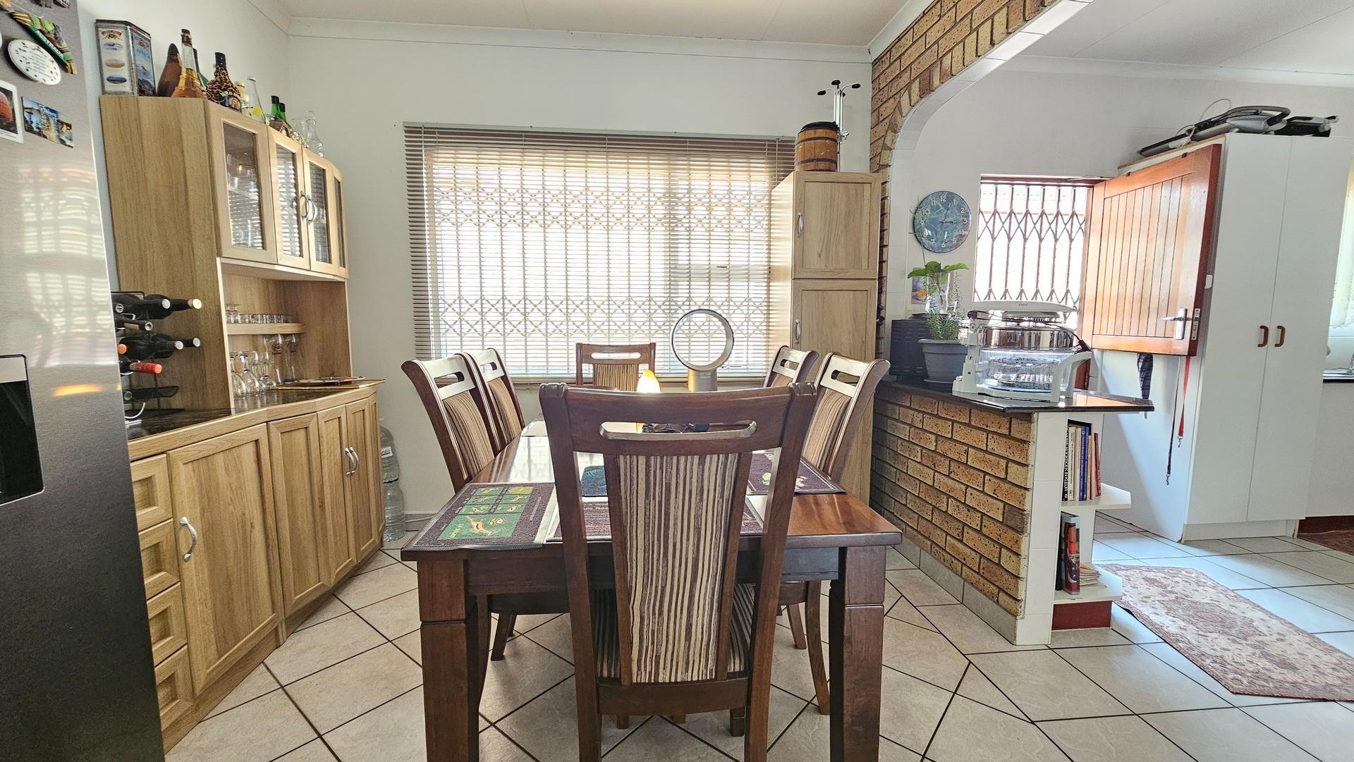 Solar-Assisted, Pet-Friendly Three Bedroom Townhouse with Private Garden in Manaba Beach