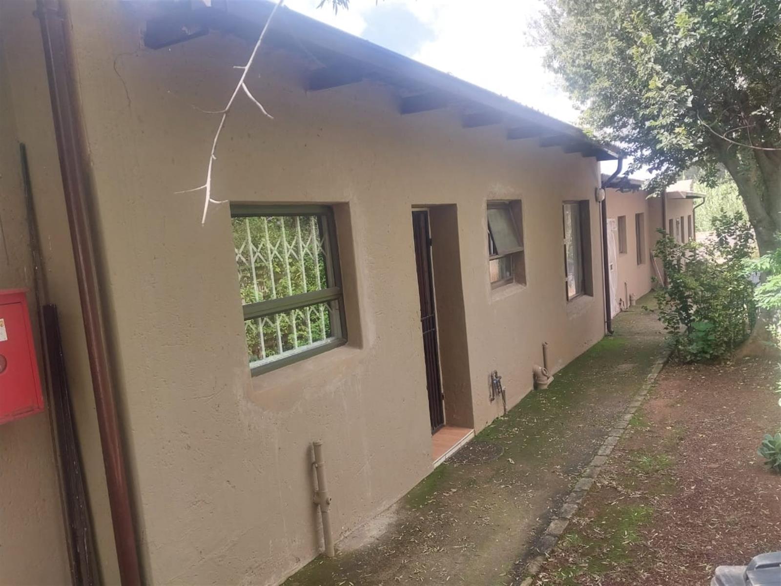 2 Bedrrom Townhouse For Sale in Naturena, Johannesburg